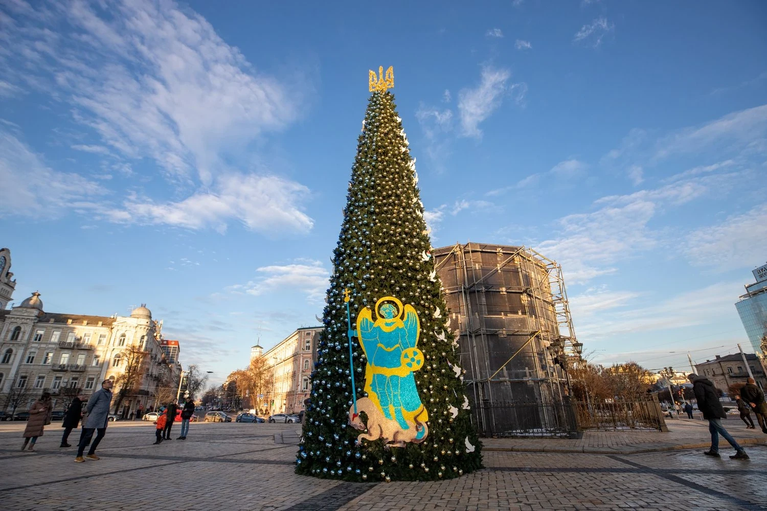 Із заходами безпеки, невеличкою ковзанкою та обмеженнями по 