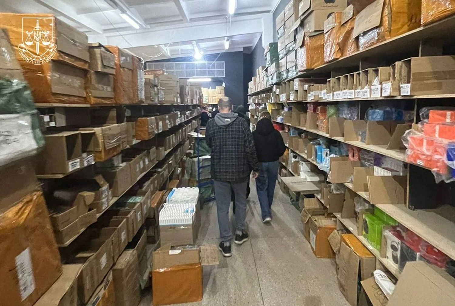 24 мільйони на підробках: у Дніпрі накрили схему продажу фейкових гаджетів відомого бренду