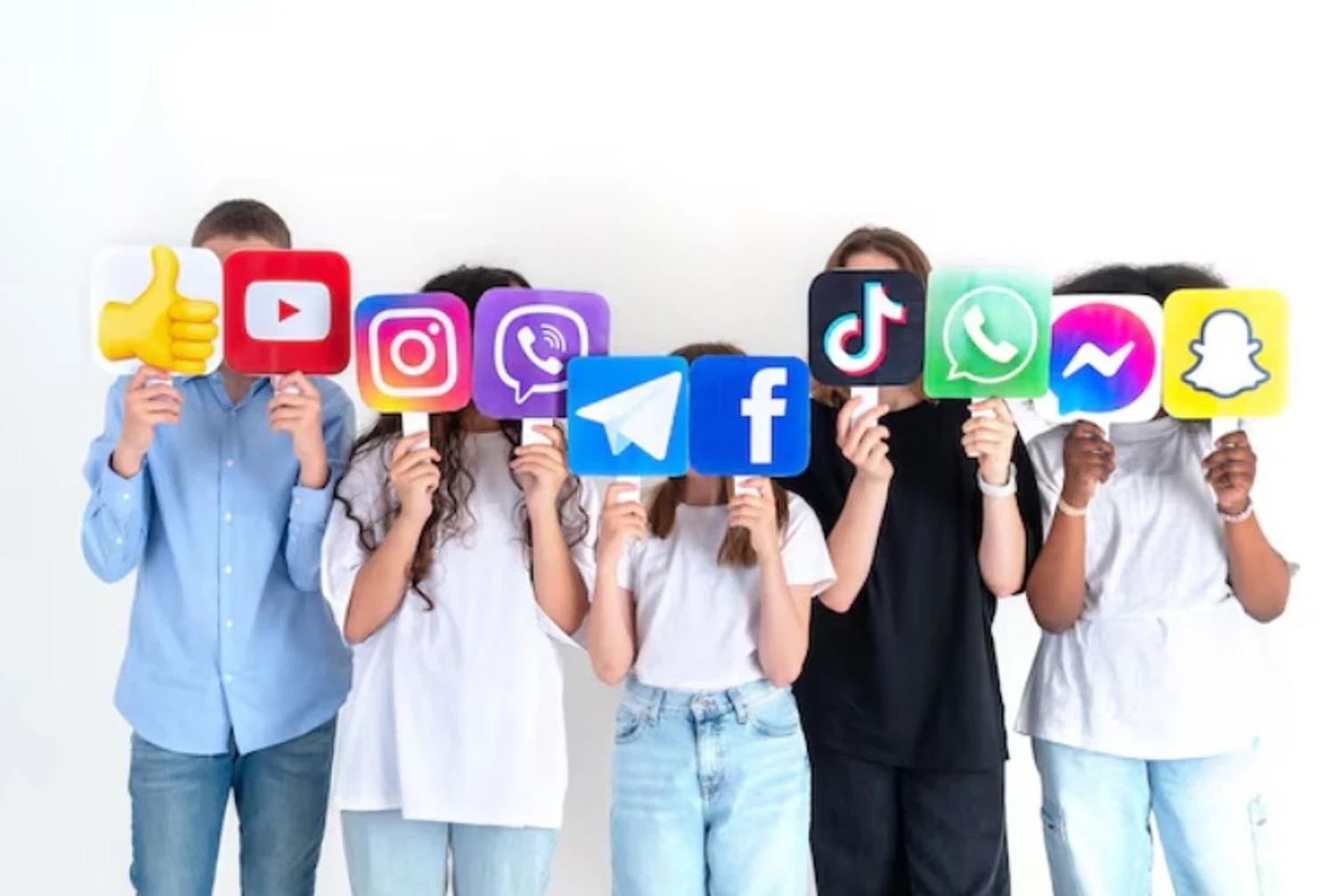 Гігантів соцмереж судитимуть за звинуваченнями у створенні залежності серед молоді – Bloomberg