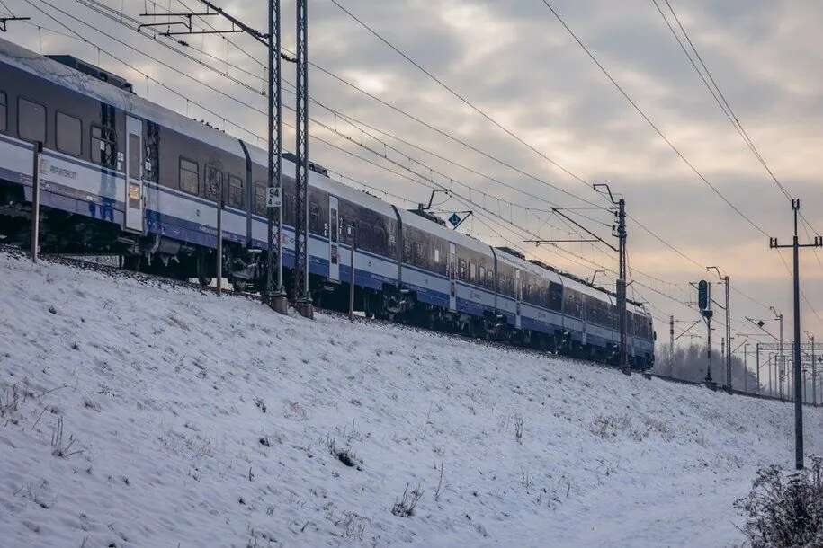 У Польщі через негоду залізничний колапс: деякі поїзди затримуються до 10 годин