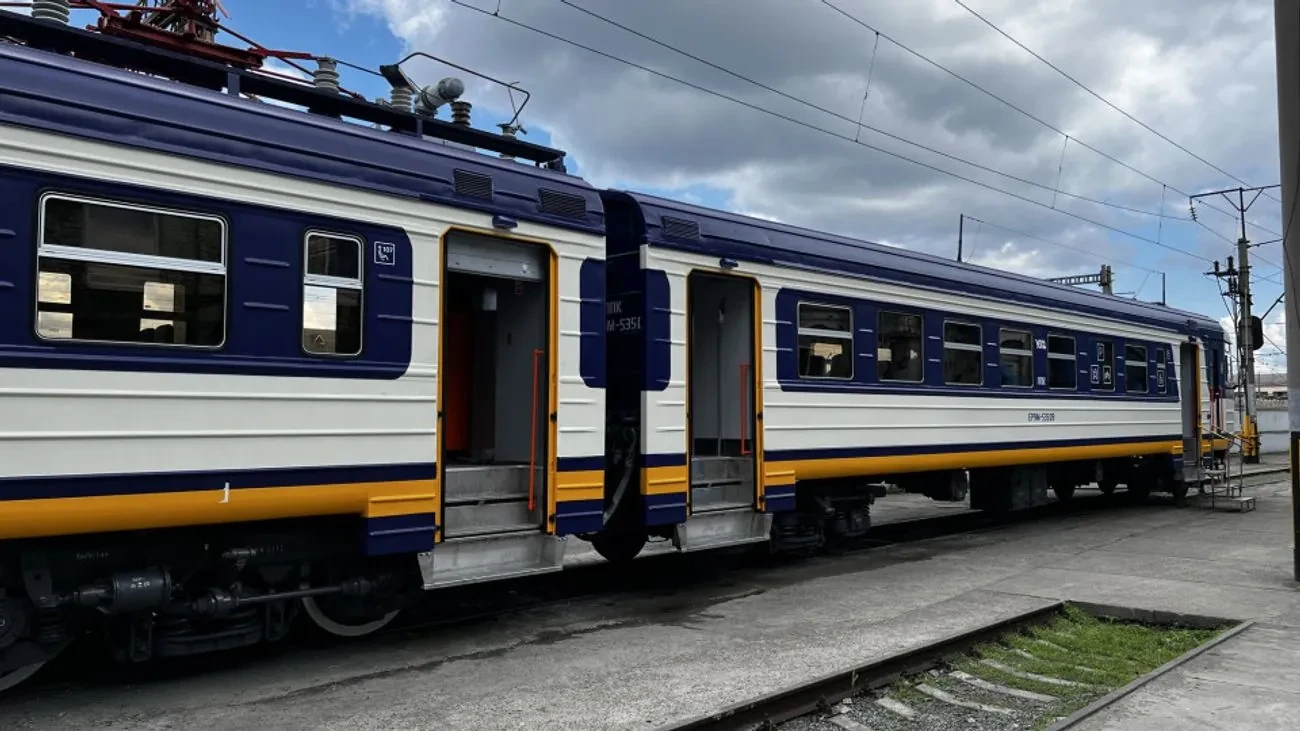 Пасажирські поїзди карпатського напрямку прямуватимуть із затримками: яка причина
