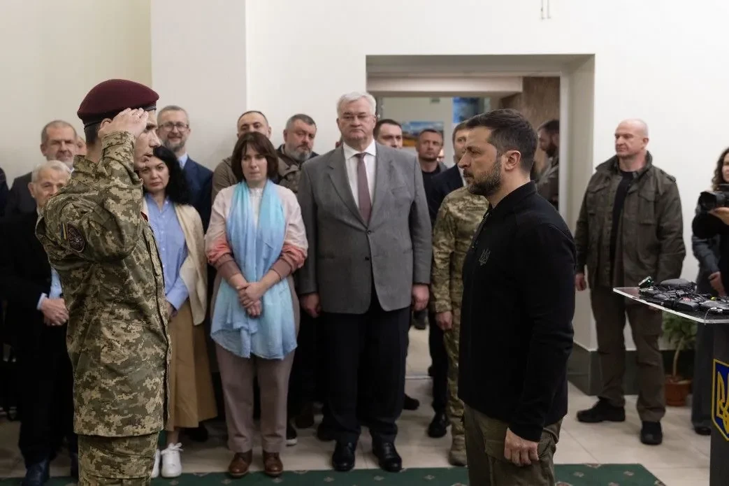 Зеленський взяв участь в іфтарі з воїнами та нагородив героїв України