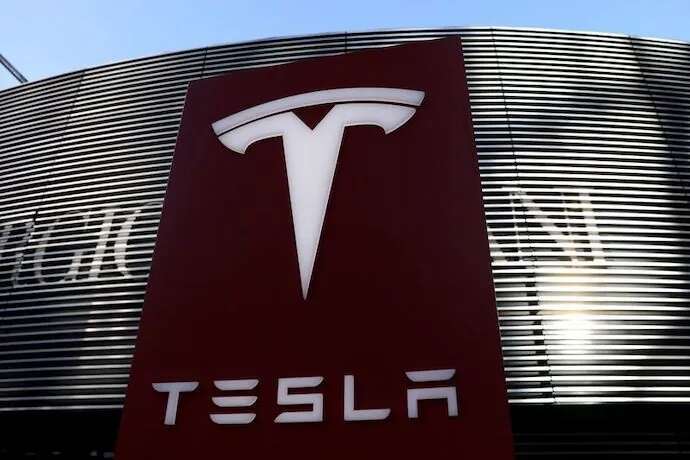 Tesla застерігає Трампа про ризики торговельної війни для експортерів США