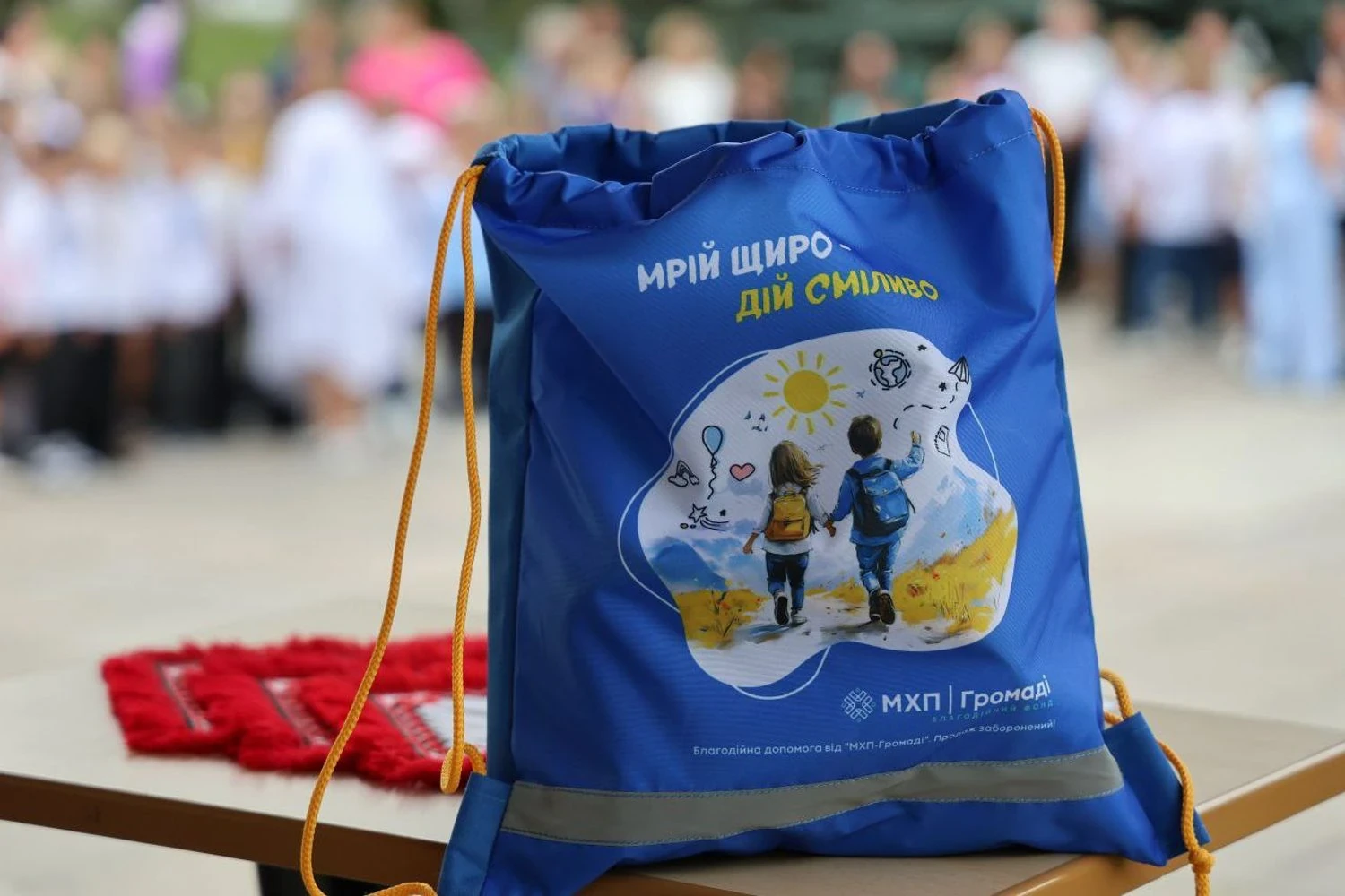 Понад 6,5 тисяч першачків отримали подарунки від Фонду 