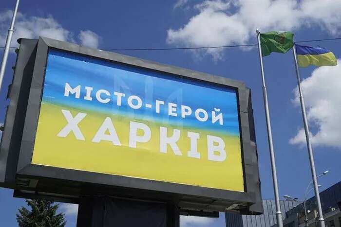 Обстріл Київського району Харкова: є 4 постраждалих і пожежа на місці влучання