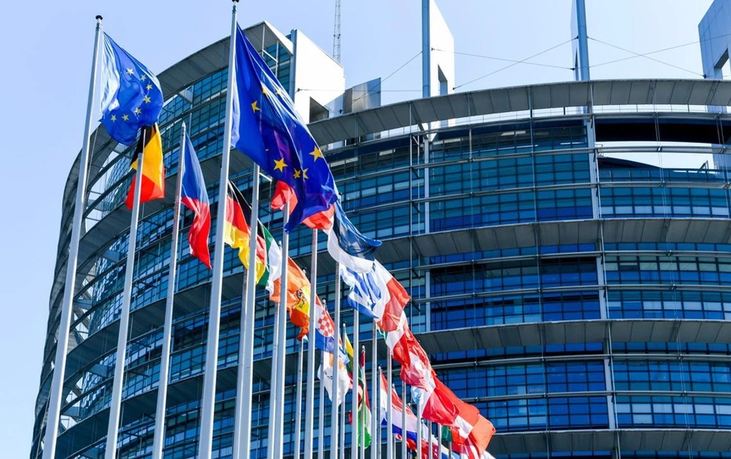 Європарламент схвалив спрощення призупинки безвізу: що передбачається