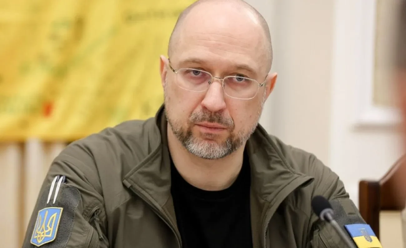 Шмигаль повідомив, скільки знищених росіянами шкіл та медичних закладів вже відбудовано