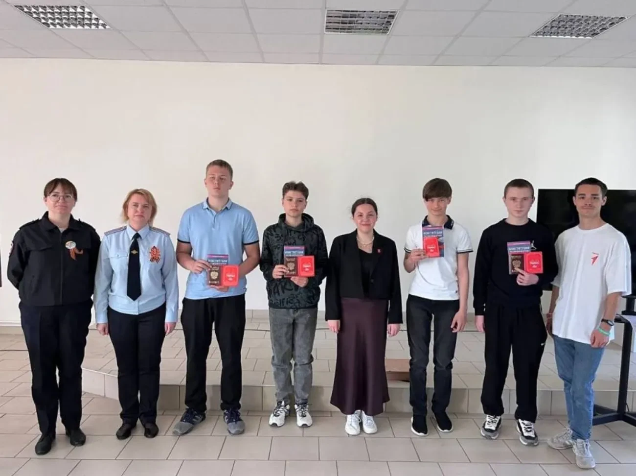 Окупанти у Бердянську паспортизують українських дітей до 