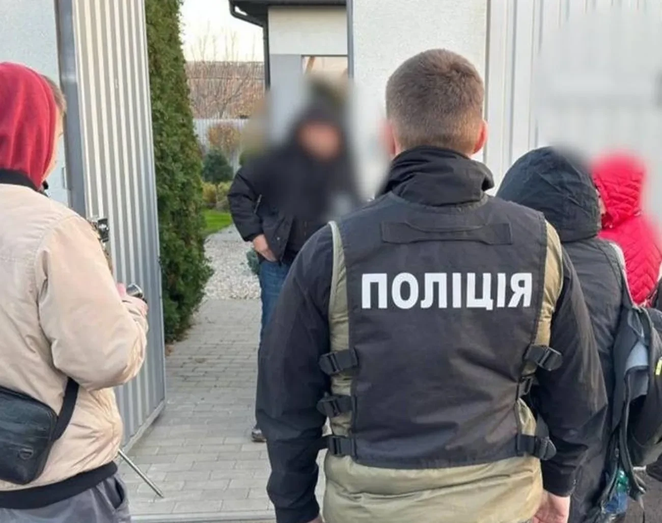 Привласнили майже 6 млрд грн: ексголову правління одного з найбільших нафтопереробних концернів країни та 5 його поплічників оголосили у розшук