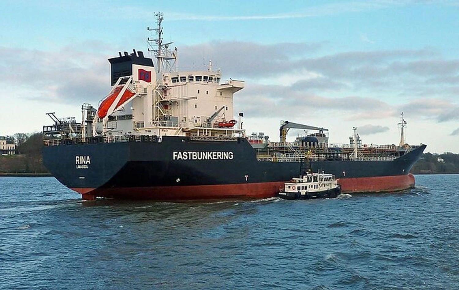 Балтійські компанії викрито у заправці тіньового флоту рф: розслідування показало сотні незаконних операцій - LRT