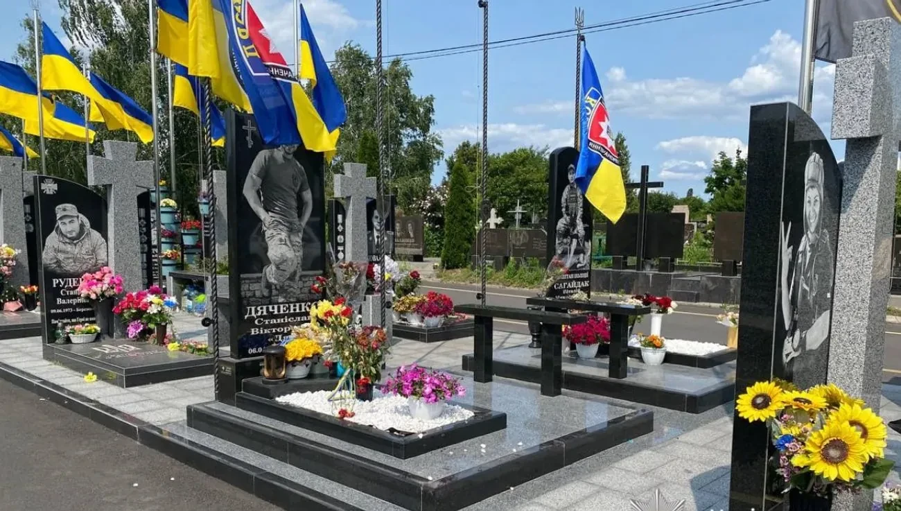 У Львові затримано жінку за наругу над 39 могилами воїнів