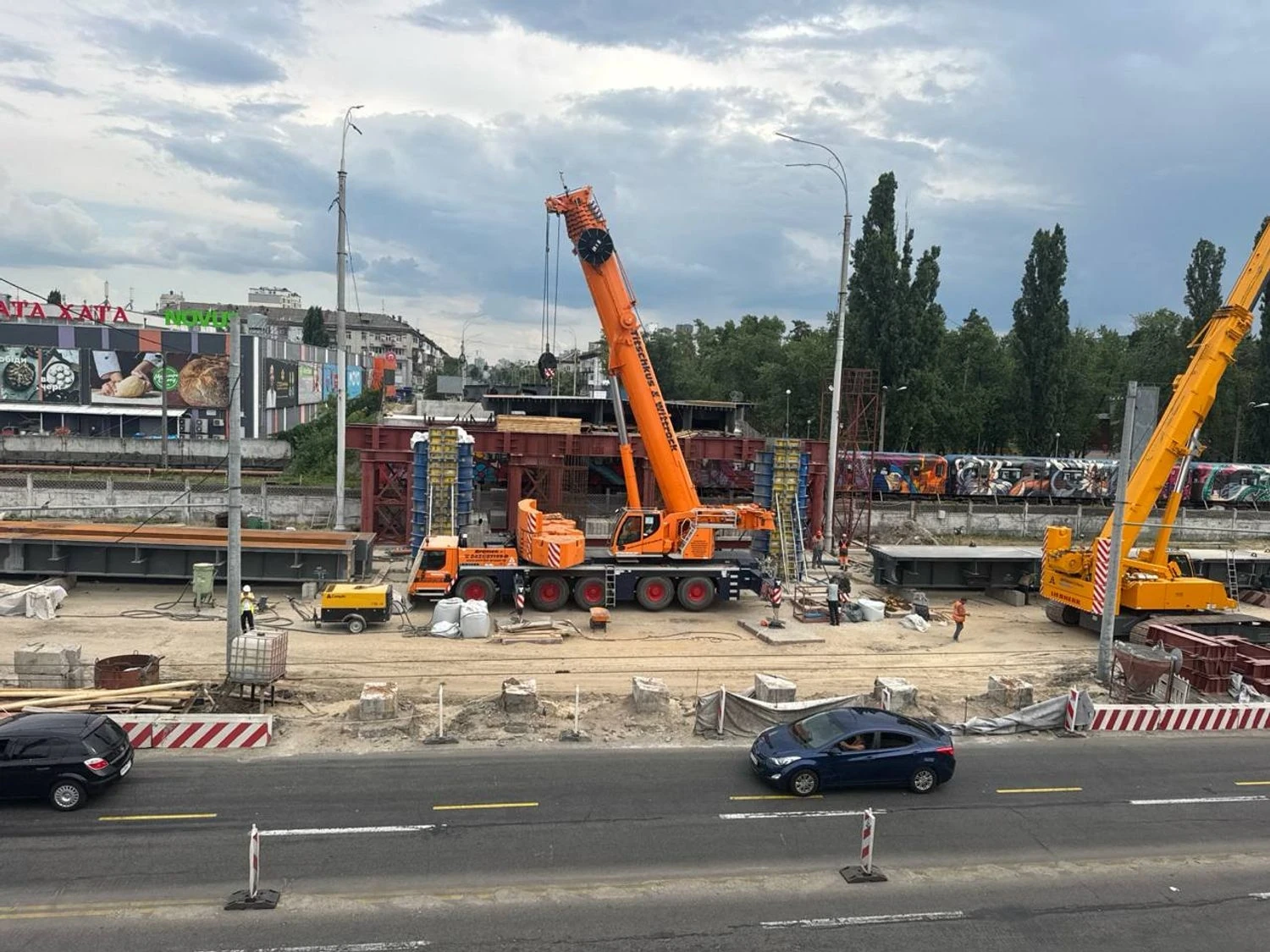 В КМДА повідомили, коли буде відкрито шляхопровід біля метро 