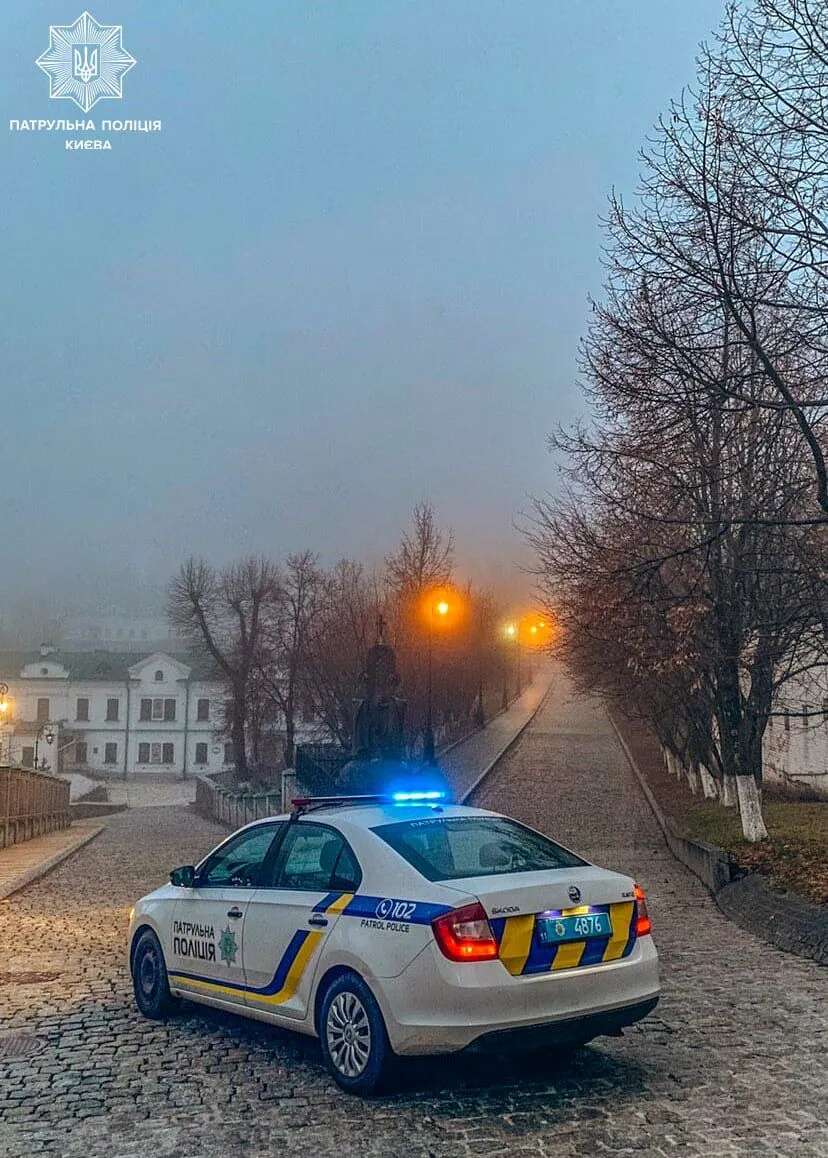 Київ накрив густий туман: поліція дала важливі поради водіям та пішоходам