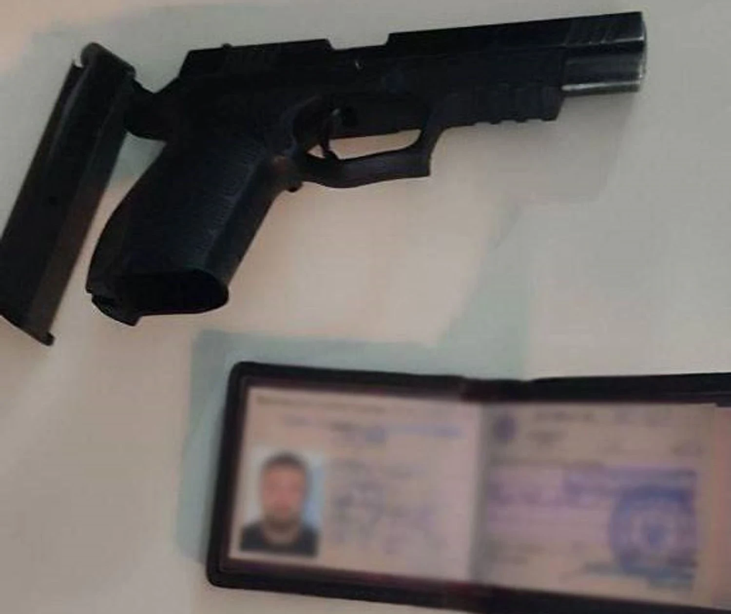 Влаштував стрілянину біля будинку, поранивши двох перехожих: у Києві затримали 40-річного чоловіка