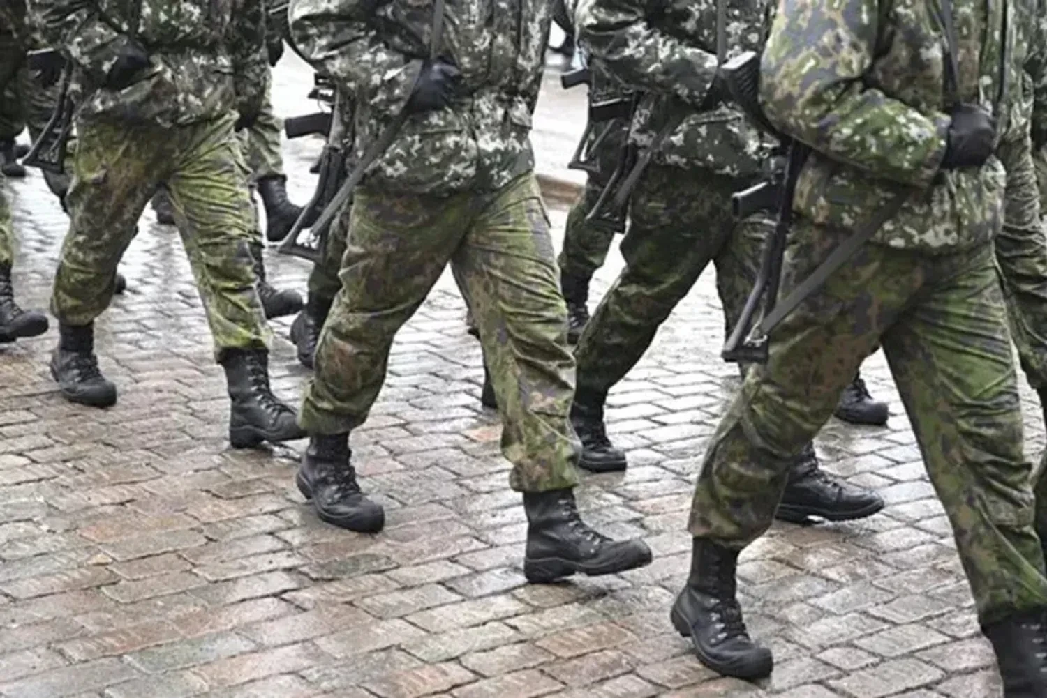 Регіони рф урізають соціальні програми заради премій військовим вербувальникам – розвідка України