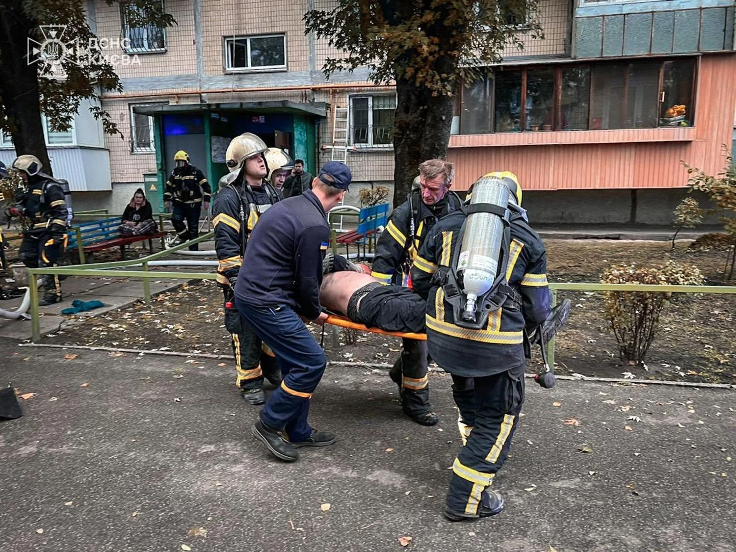 У багатоповерхівці Києва спалахнула пожежа, врятовано 7 людей, серед них 3 дитини – ДСНС