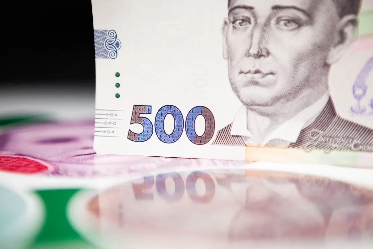 Курс валют на 18 квітня: гривня продовжує девальвувати