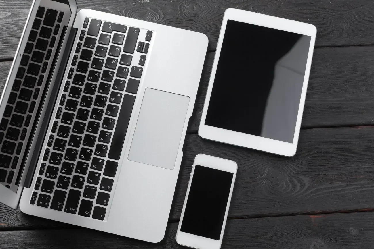 Експерт озвучив масштаб втрат від “сірої” техніки Apple: до 15 мільярдів гривень на рік