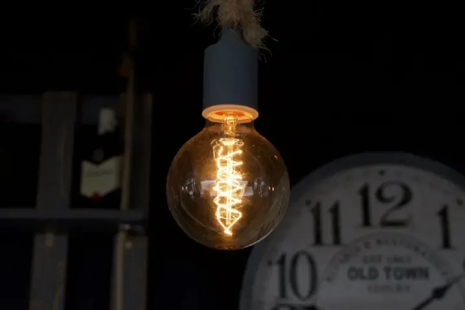 Україна готується до масштабних відключень світла у більшості регіонів: скільки черг буде без електрики