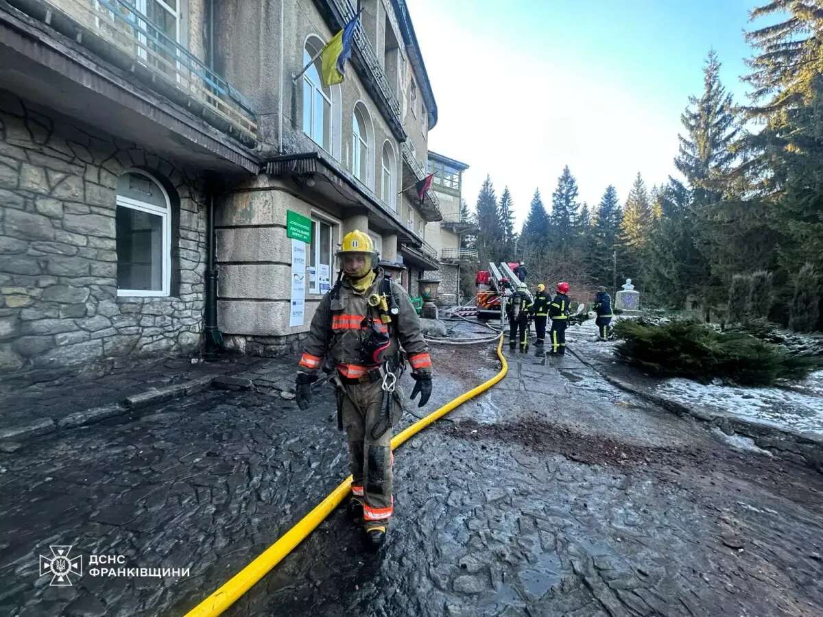 У туристичній Ворохті в новорічний ранок горів санаторій: проводили евакуацію