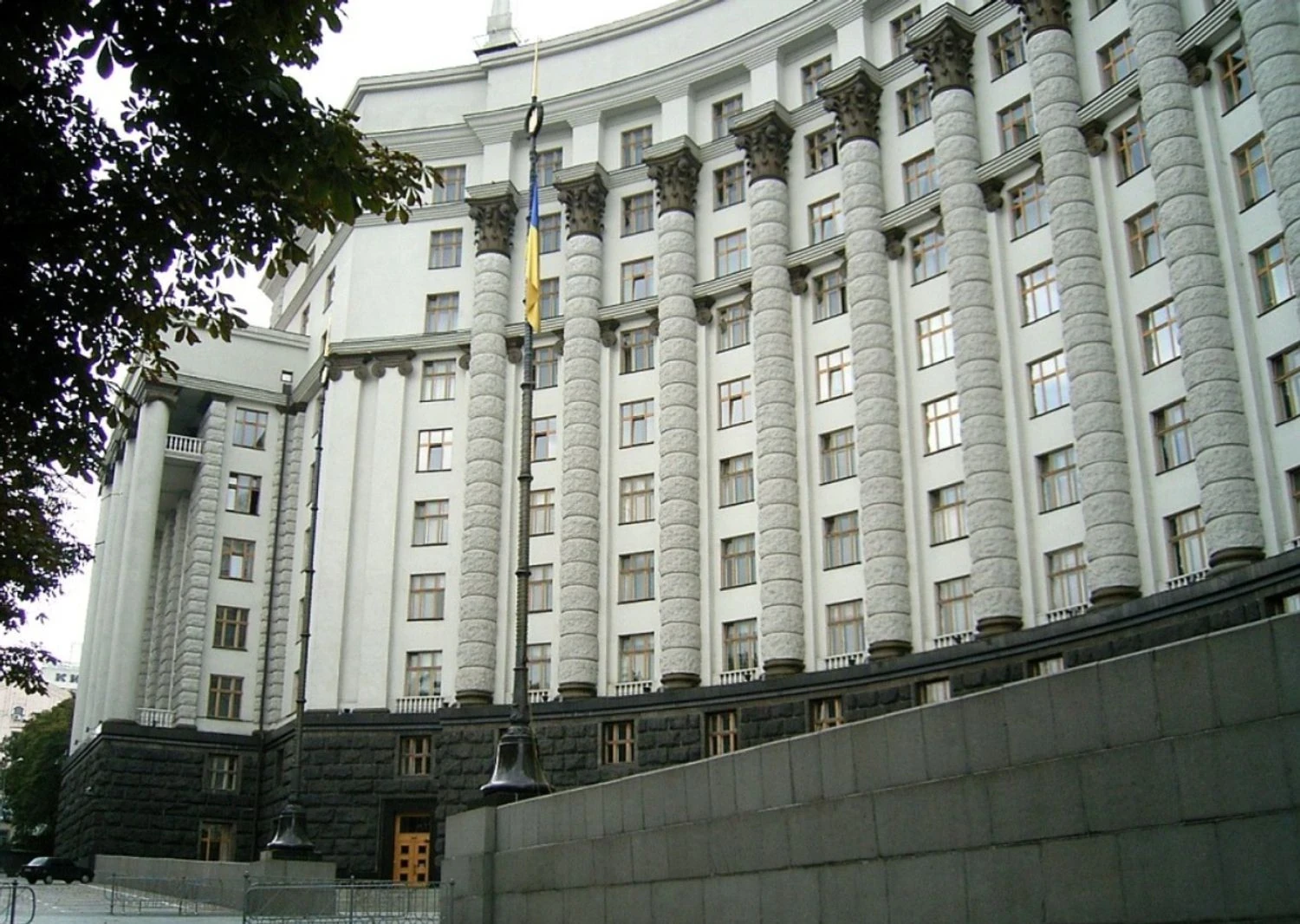 Кабмін перерозподілив понад 2,2 мільярда гривень на розвиток доріг