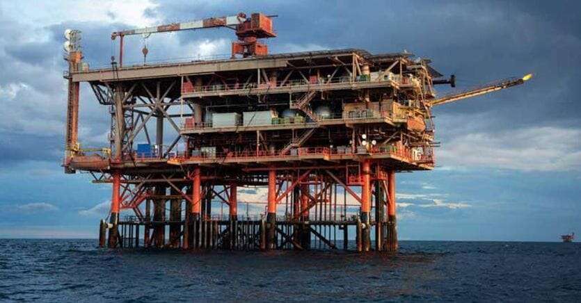 Eni in calo dopo i risultati, sale l'attesa sul piano industriale