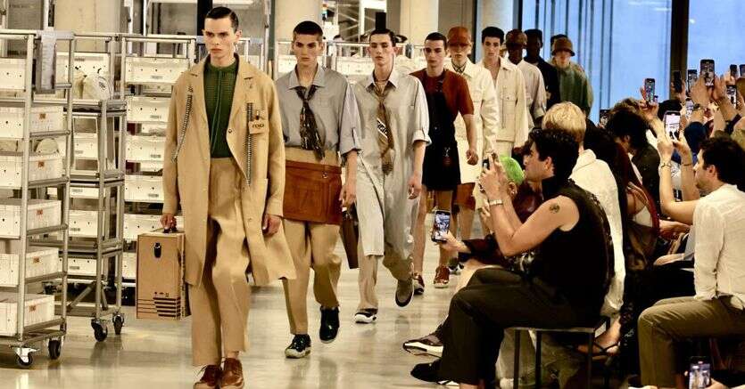 L’uomo di Fendi sfila nella fabbrica-atelier