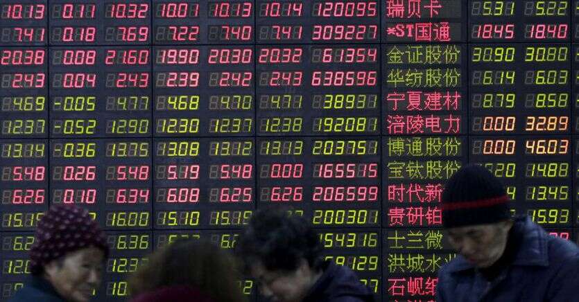 Borse, banca centrale cinese taglia altri due tassi d’interesse: listini asiatici in leggero ribasso