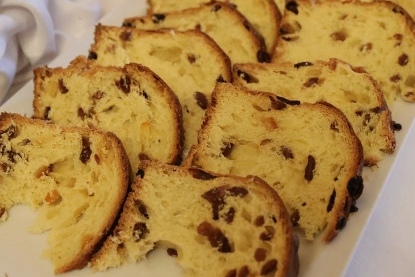 Natale, dai panettoni agli addobbi i prezzi non scendono nonostante crollo bollette