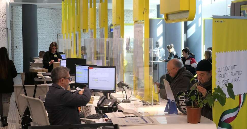 Poste, ai lavoratori aumento di 230 euro. Oggi attesa la firma del nuovo contratto