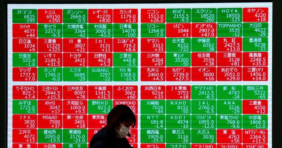 Borse, Tokyo sprofonda sotto i 38.000 punti