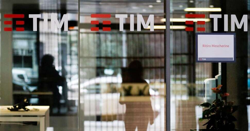 Tim in 'rosso', rumors su Vivendi che affila armi legali su cessione rete