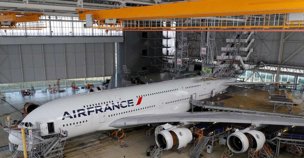 A Parigi tonfo di Air France-Klm, tensioni in Medio Oriente pesano su IV trimestre