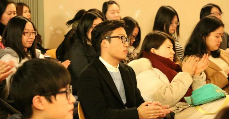 Perché la Gen Z sta dominando il mercato del lusso in Cina