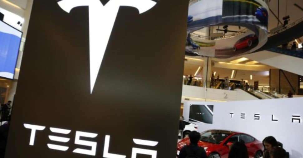 Tesla rinuncia all’auto economica? Musk nega ma il titolo affonda