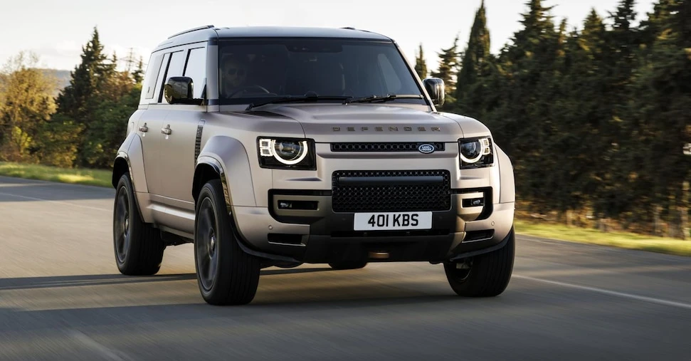 Land Rover Defender Octa, la più lussuosa, potente, performate e costosa di sempre -