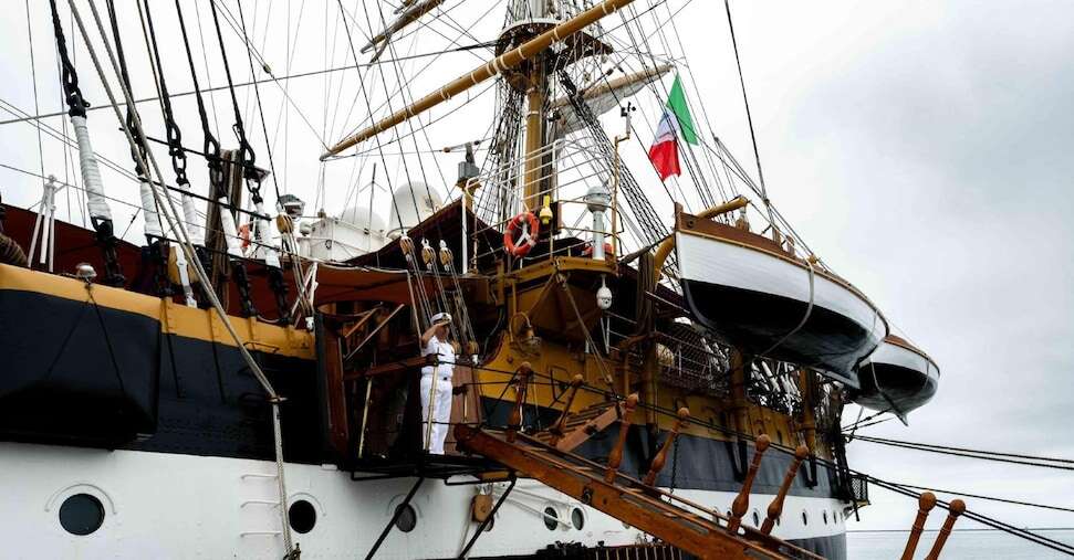 L’Amerigo Vespucci fa tappa a Honolulu