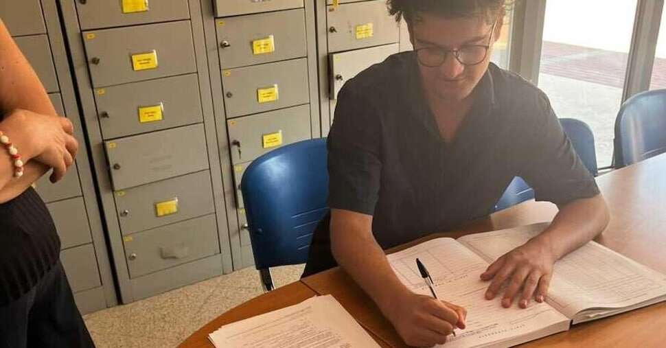 Da studente a insegnante, tre anni dopo il diploma Francesco Suriano torna al “Carafa”