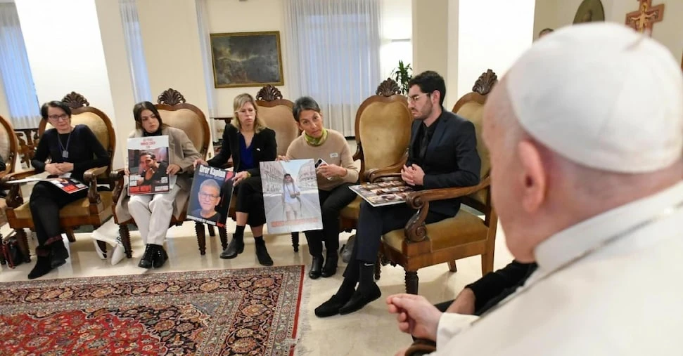 Il Papa: «Questa non è guerra, è terrorismo». Da Francesco delegazioni israeliane e palestinesi