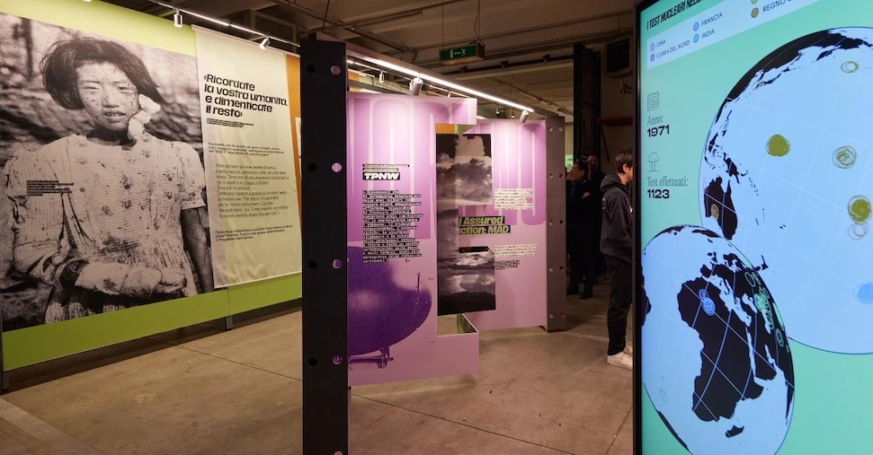 Senzatomica, a Brescia una mostra contro le armi nucleari (e con la voce di Carmen Consoli)