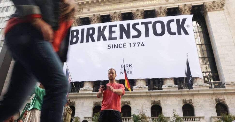 Birkenstock, debutto deludente a Wall Street: giù del 13% rispetto all’Ipo