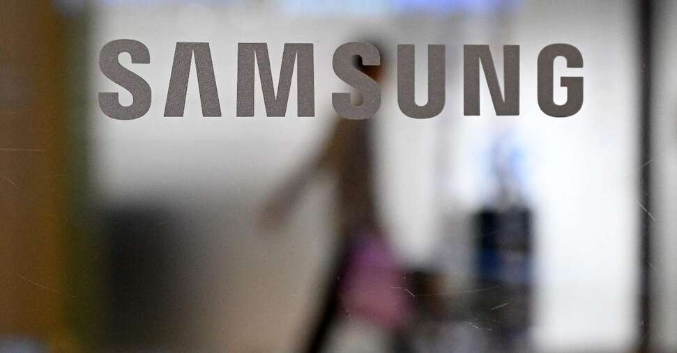 Samsung, la flessione degli utili rallenta