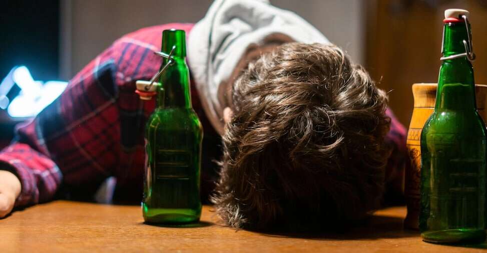 Minori, adolescenti e alcol: il 75% si è ubriacato almeno una volta