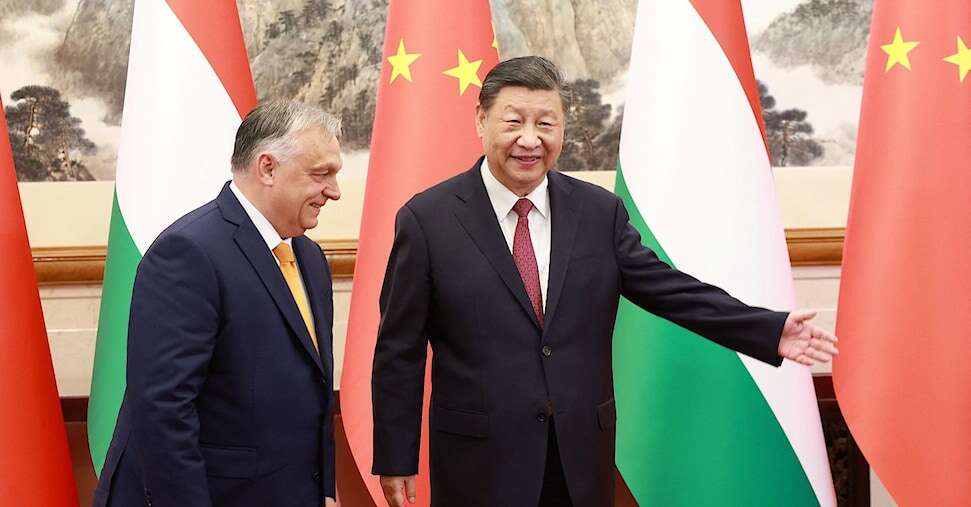 Orban è arrivato in Cina per incontrare Xi. Gaza, nuovo raid di Israele sulla Striscia