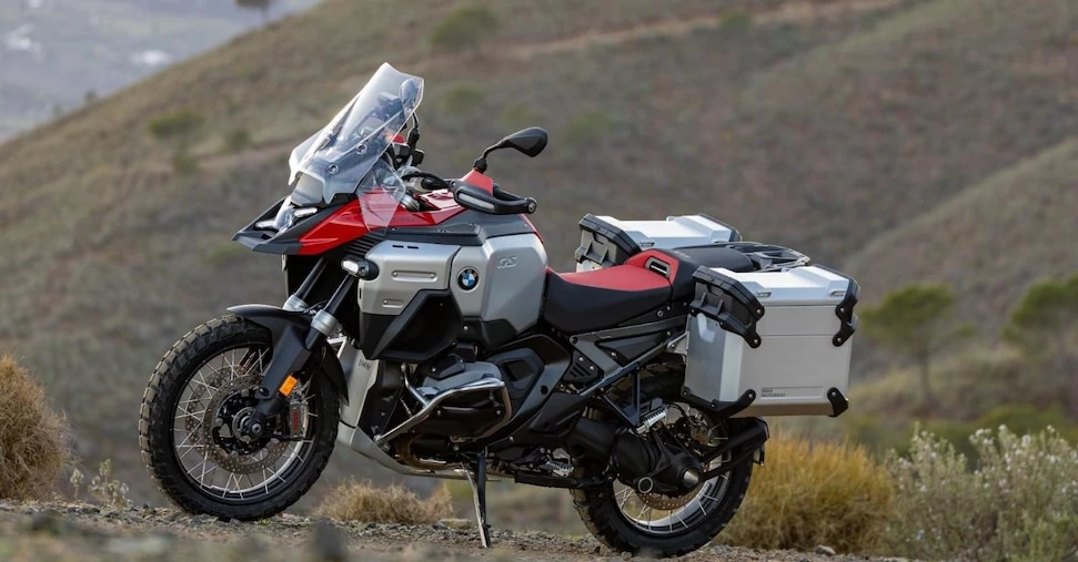 Bmw R 1300 Gs Adventure, dal serbatoio maggiorato al cambio automatico: ecco come cambia