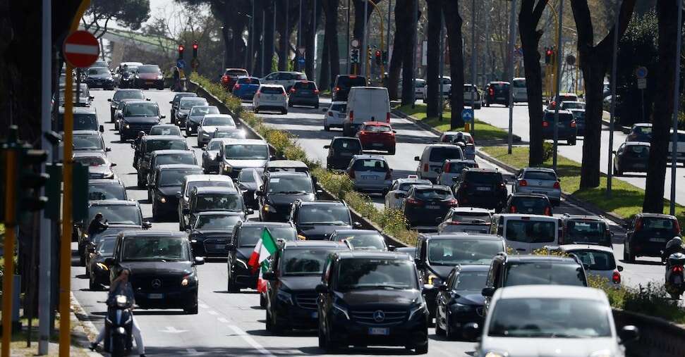 La Consulta contro il blocco degli Ncc: danni gravi dal protezionismo sui taxi