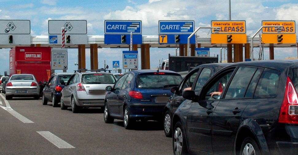 Autostrade, i commissari Ue bocciano la riforma dei pedaggi: conti a rischio