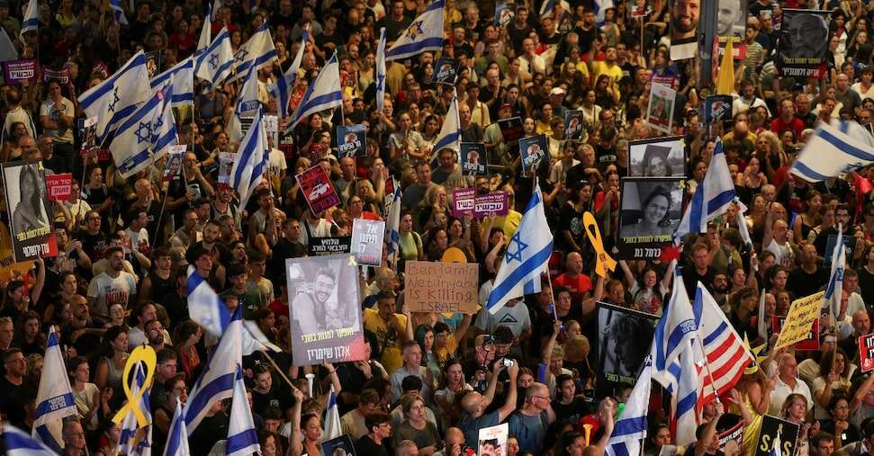 Israele, ancora proteste contro il governo Netanyahu. Capo Cia: «Non lasciarsi intimidire da minacce nucleari russe»