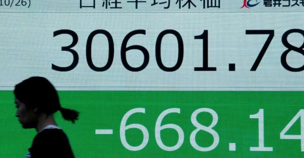 Le borse asiatiche crollano in attesa delle banche centrali. Tokyo chiude in controtendenza (+1,5%)