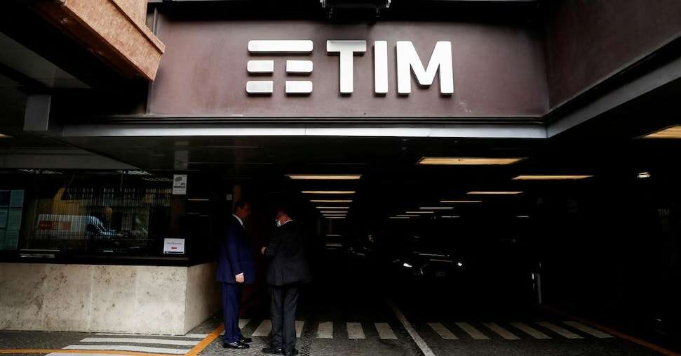 Tim, il consiglio presenterà una propria lista